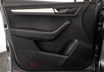 Подержанный автомобиль Skoda Karoq 2022 года (19 фото)