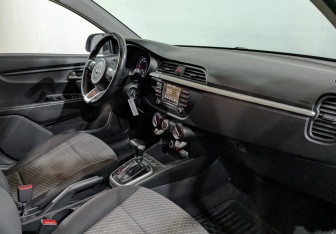 Подержанный автомобиль Kia Rio Hatchback 2019 года (12 фото)