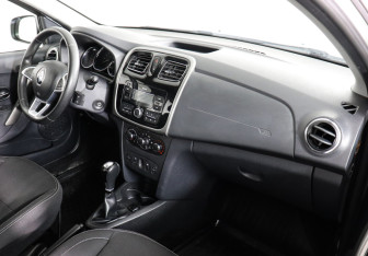Подержанный автомобиль Renault Logan Sedan 2019 года (8 фото)