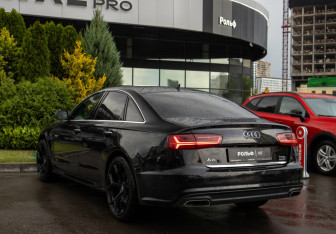 Подержанный автомобиль Audi A6 Sedan 2017 года (6 фото)