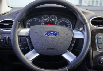Подержанный автомобиль Ford Focus Hatchback 2007 года (13 фото)