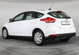 Подержанный автомобиль Ford Focus Hatchback 2018 года (7 фото)