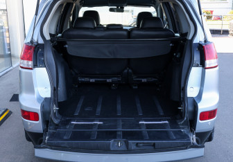 Подержанный автомобиль Citroen C-Crosser 2010 года (9 фото)
