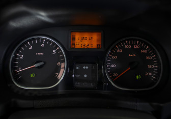 Подержанный автомобиль Renault Duster 2012 года (11 фото)