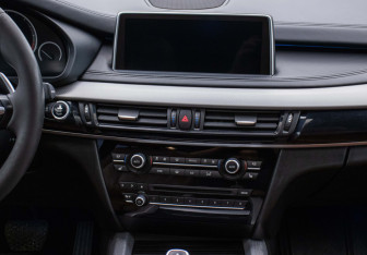 Подержанный автомобиль BMW X5 2015 года (14 фото)