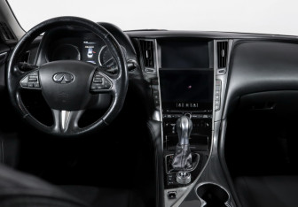 Подержанный автомобиль Infiniti Q50 2014 года (12 фото)