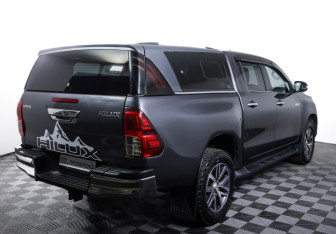 Подержанный автомобиль Toyota Hilux 2015 года (5 фото)