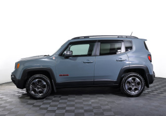 Подержанный автомобиль Jeep Renegade 2016 года (8 фото)