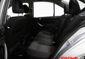 Подержанный автомобиль Volkswagen Bora Sedan 2001 года (8 фото)