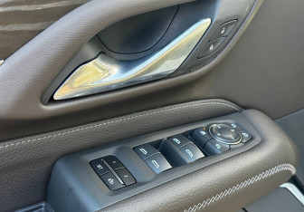 Подержанный автомобиль GMC Yukon 2023 года (20 фото)