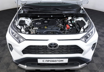 Подержанный автомобиль Toyota RAV4 2023 года (9 фото)