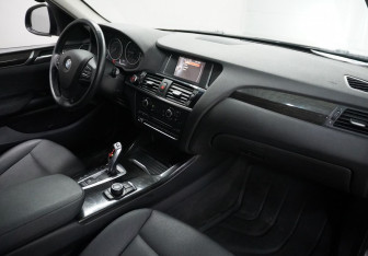 Подержанный автомобиль BMW X3 2016 года (10 фото)