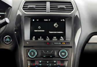 Подержанный автомобиль Ford Explorer 2018 года (15 фото)