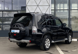 Подержанный автомобиль Mitsubishi Pajero 2013 года (5 фото)