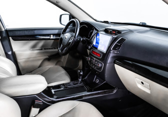 Подержанный автомобиль Kia Sorento 2012 года (22 фото)