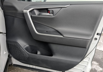 Подержанный автомобиль Toyota RAV4 2021 года (24 фото)