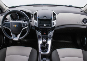 Подержанный автомобиль Chevrolet Cruze Hatchback 2013 года (13 фото)