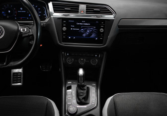 Подержанный автомобиль Volkswagen Tiguan 2019 года (17 фото)