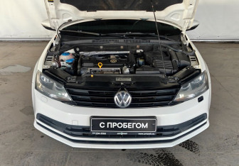 Подержанный автомобиль Volkswagen Jetta Sedan 2015 года (16 фото)