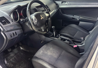 Подержанный автомобиль Mitsubishi Lancer Sedan 2008 года (12 фото)