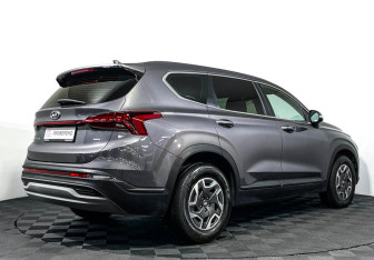 Подержанный автомобиль Hyundai Santa Fe 2021 года (5 фото)