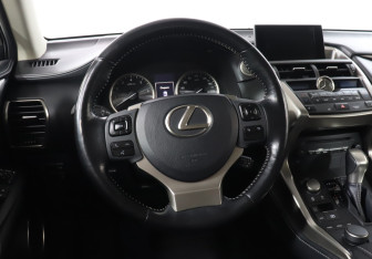 Подержанный автомобиль Lexus NX 2016 года (18 фото)