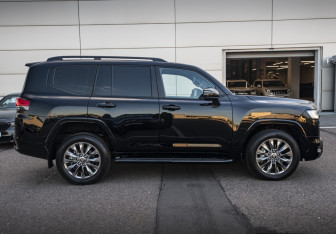 Подержанный автомобиль Toyota Land Cruiser Suv 2023 года (4 фото)