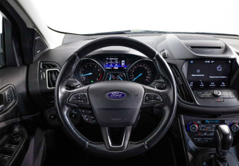 Подержанный автомобиль Ford Kuga 2017 года (10 фото)