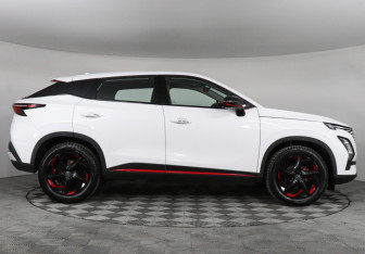 Подержанный автомобиль Omoda C5 2022 года (4 фото)