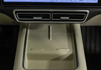 Подержанный автомобиль LiXiang L7 2023 года (21 фото)