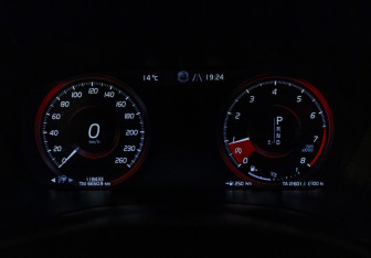 Подержанный автомобиль Volvo XC60 2018 года (14 фото)