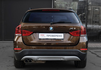 Подержанный автомобиль BMW X1 2012 года (6 фото)