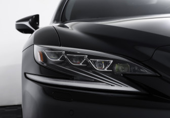 Подержанный автомобиль Lexus LS 2018 года (26 фото)