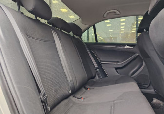 Подержанный автомобиль Volkswagen Jetta Sedan 2015 года (11 фото)