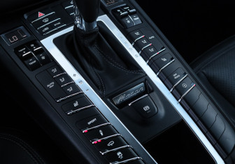 Подержанный автомобиль Porsche Macan 2014 года (18 фото)