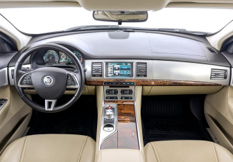 Подержанный автомобиль Jaguar XF Sedan 2012 года (14 фото)