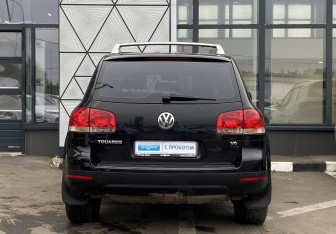 Подержанный автомобиль Volkswagen Touareg 2004 года (6 фото)