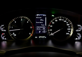 Подержанный автомобиль Lexus LX 2020 года (13 фото)