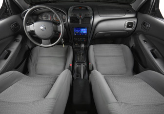 Подержанный автомобиль Nissan Almera Classic 2006 года (15 фото)