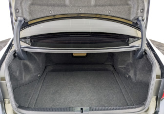 Подержанный автомобиль Lexus ES 2016 года (10 фото)