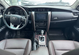 Подержанный автомобиль Toyota Fortuner 2019 года (9 фото)