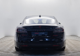 Подержанный автомобиль Tesla Model S 2018 года (4 фото)