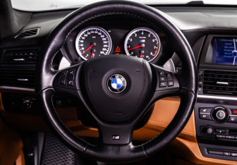 Подержанный автомобиль BMW X5 M 2012 года (19 фото)
