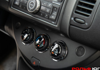 Подержанный автомобиль Nissan Note 2008 года (15 фото)