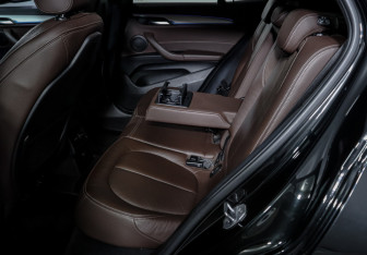 Подержанный автомобиль BMW X2 2018 года (10 фото)