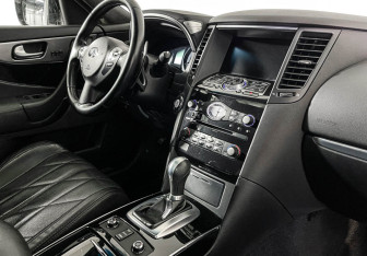 Подержанный автомобиль Infiniti FX 2013 года (9 фото)