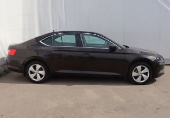 Подержанный автомобиль Skoda Superb Liftback 2015 года (7 фото)