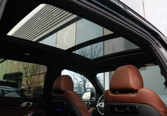 Подержанный автомобиль BMW X7 2021 года (17 фото)