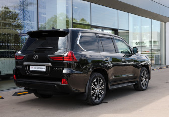 Подержанный автомобиль Lexus LX 2021 года (5 фото)