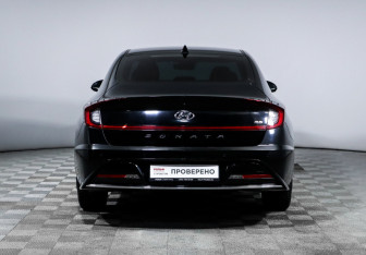 Подержанный автомобиль Hyundai Sonata 2022 года (6 фото)